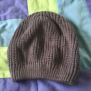 ThreadUP: Grey Vera Wang beanie